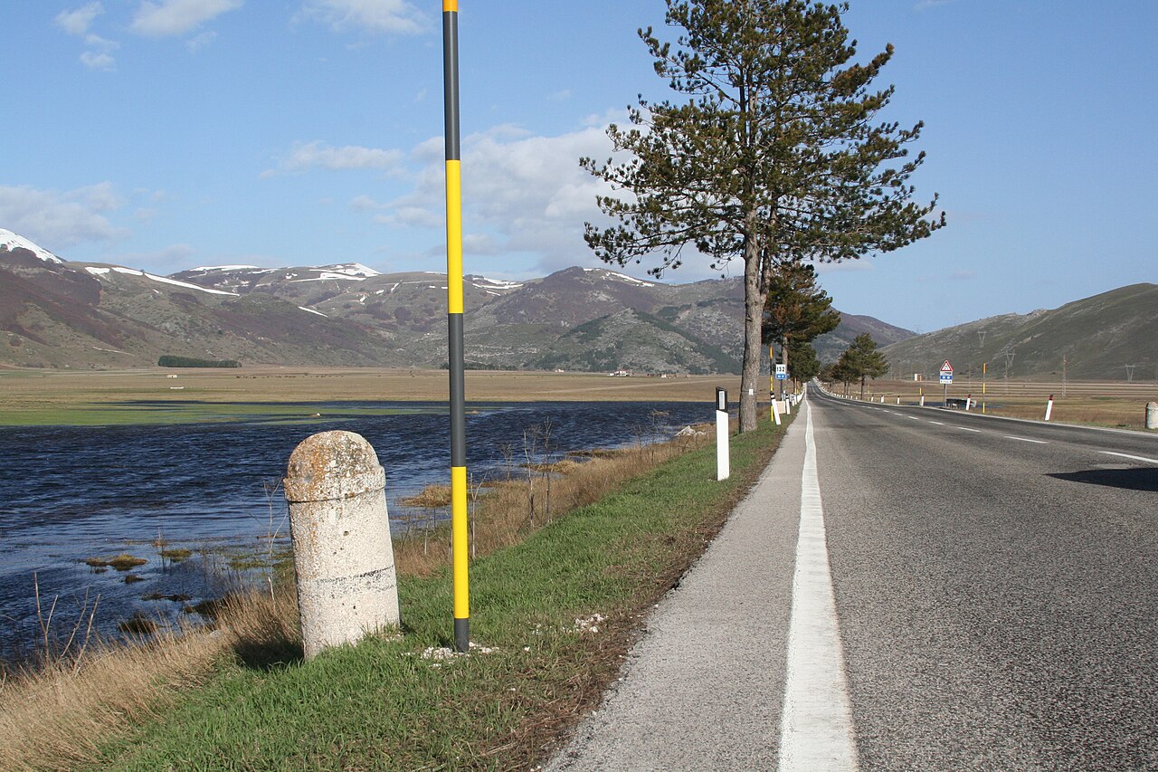 Open plateau road of Piano delle Cinque Miglia
