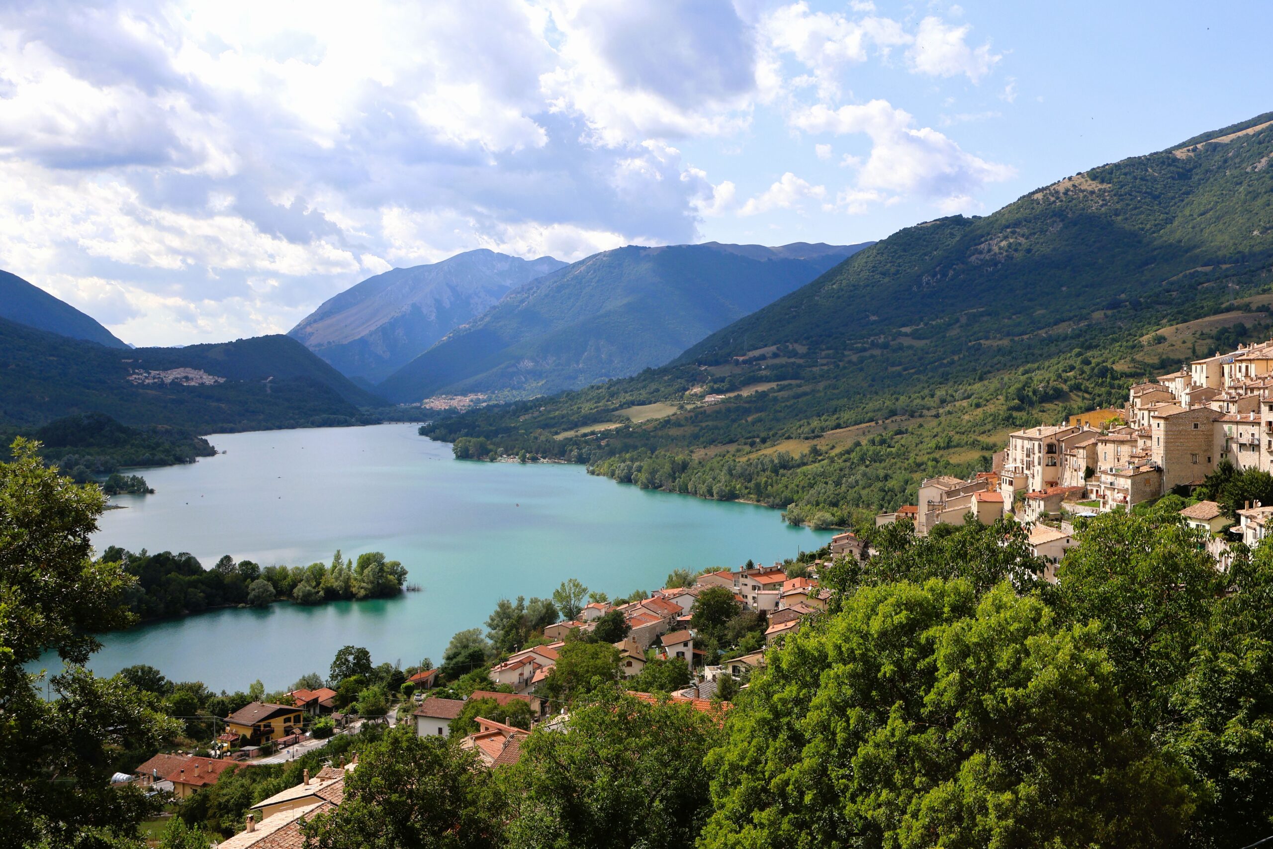 Lake Barrea and the village of Villetta Barrea